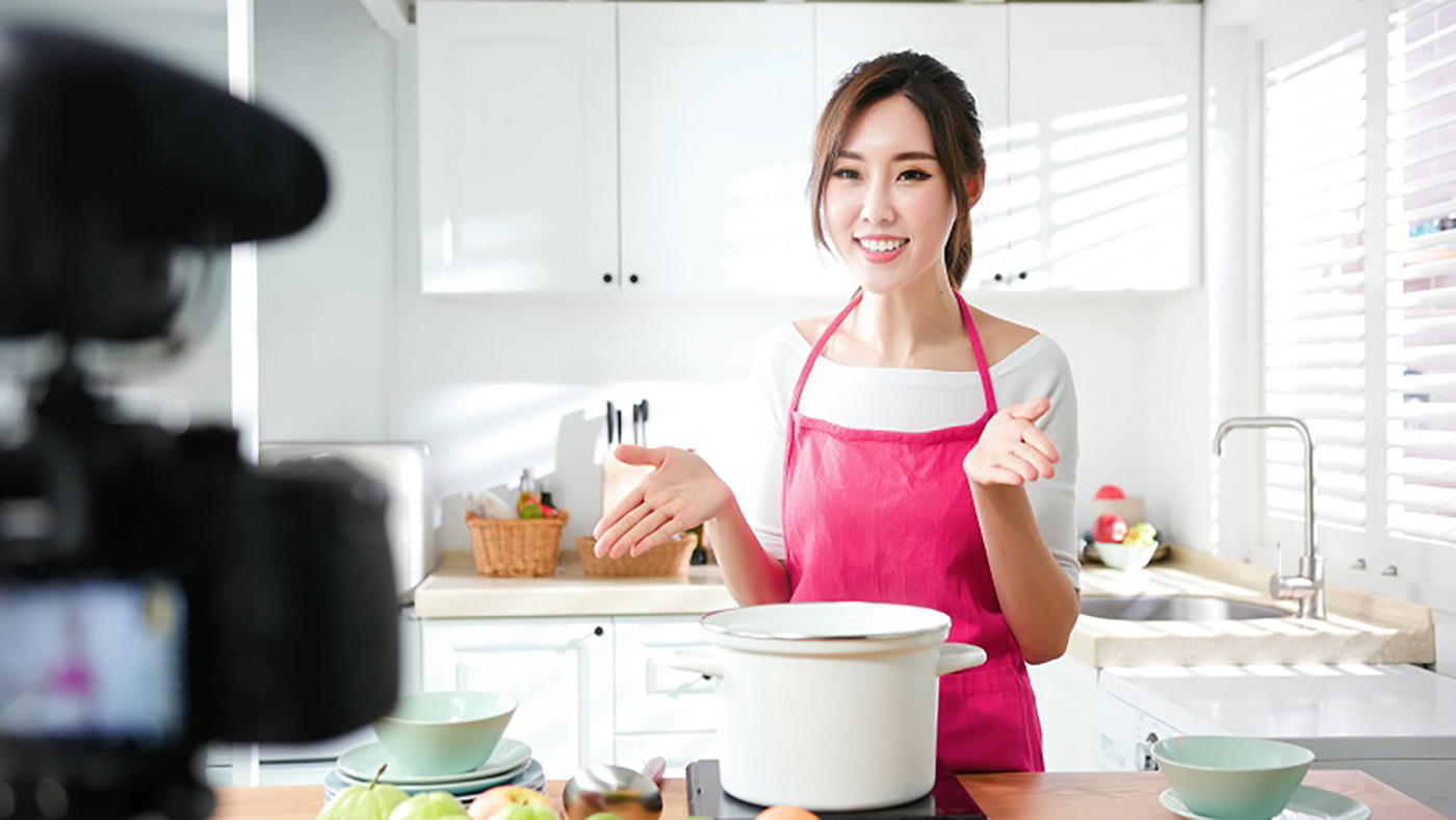 網紅行銷能為品牌帶來什麼身為品牌行銷策略師的您，是不是常煩惱著如何曝光自家商品？又或者產品曝光度足夠後，營業額還是起不來，正在思考廣告轉換率是否不足呢？網路行銷策略是門大學問，要使品牌茁壯，絕對要認識網紅行銷帶來的影響力。 身為品牌行銷策略師的您，是不是常煩惱著如何曝光自家商品？又或者產品曝光度足夠後，營業額還是起不來，正在思考廣告轉換率是否不足呢？網路行銷策略是門大學問，要使品牌茁壯，絕對要認識網紅行銷帶來的影響力